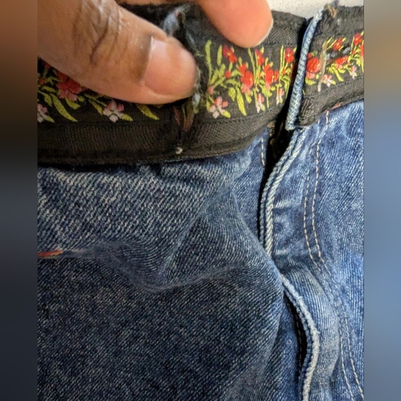 Vintage Bill Blass Women's Embroidered Blue Jeans with Floral Accents Size 18w - Picture 9 of 9